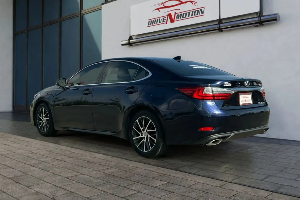 Lexus ES photo 6