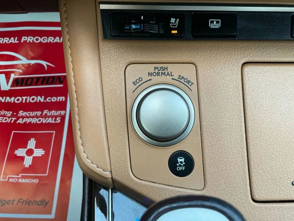 Lexus ES photo 36