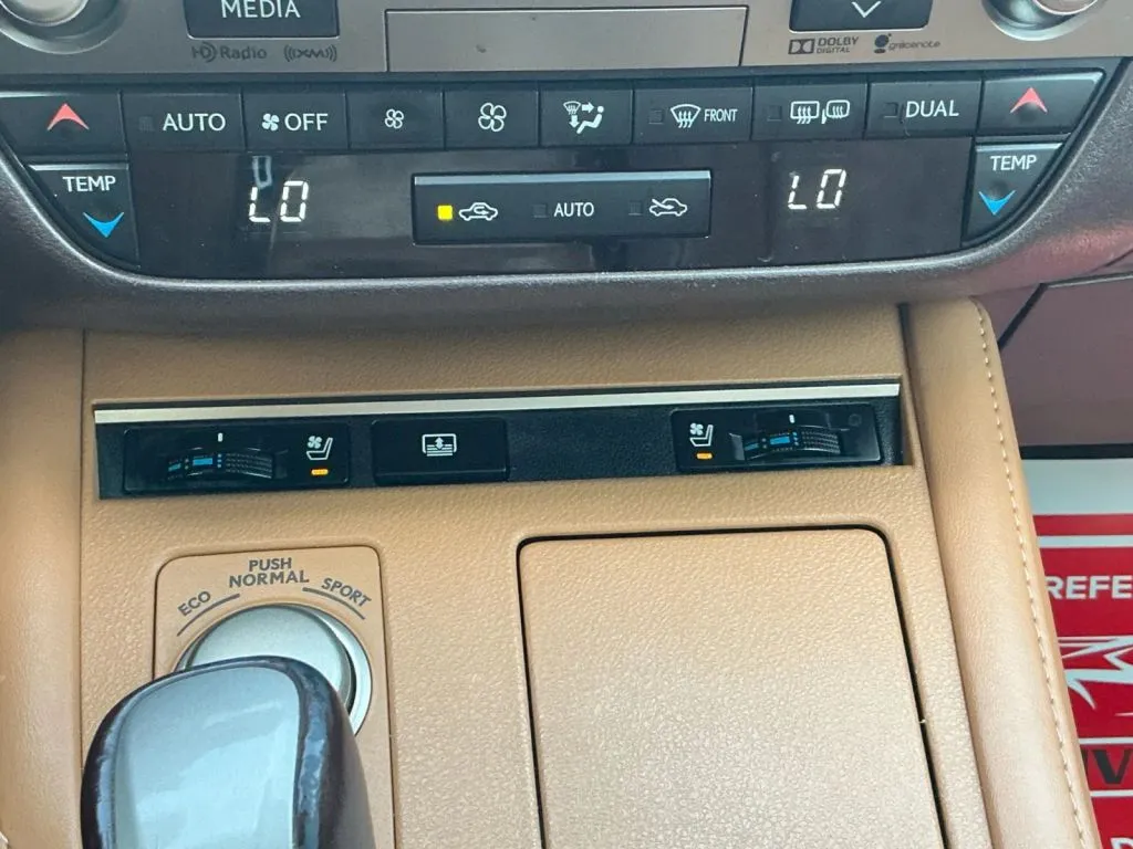 Lexus ES photo 33