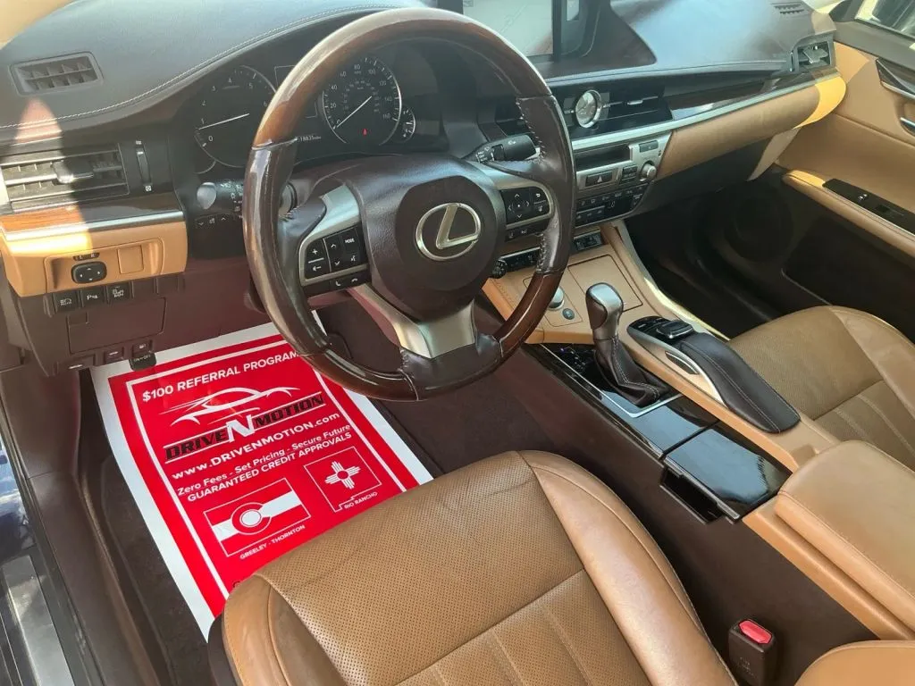 Lexus ES photo 13