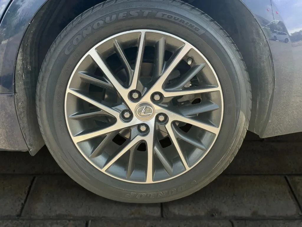 Lexus ES photo 18