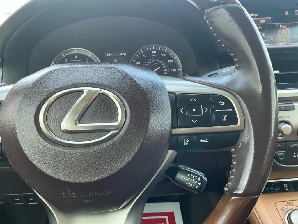 Lexus ES photo 29