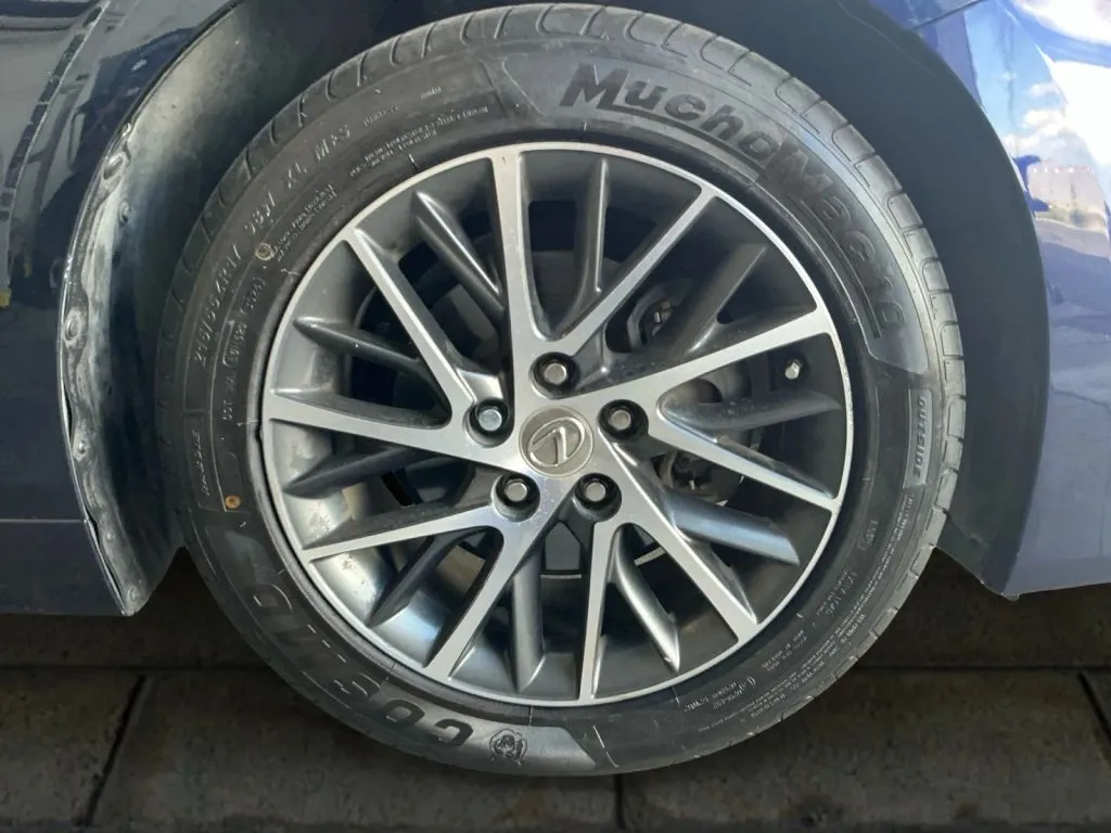 Lexus ES photo 25