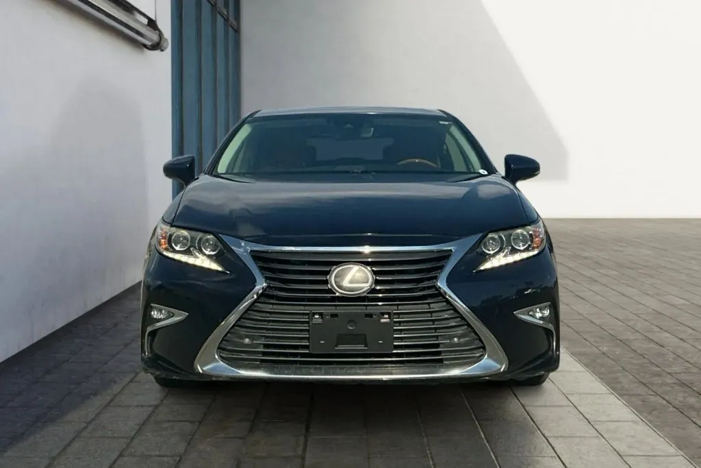 Lexus ES photo 8