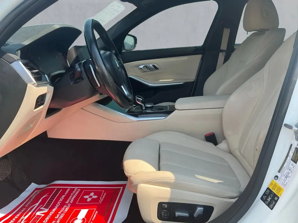 BMW 3 Series photo 12