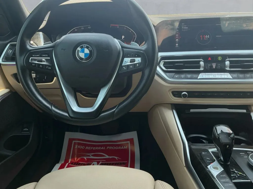 BMW 3 Series photo 17