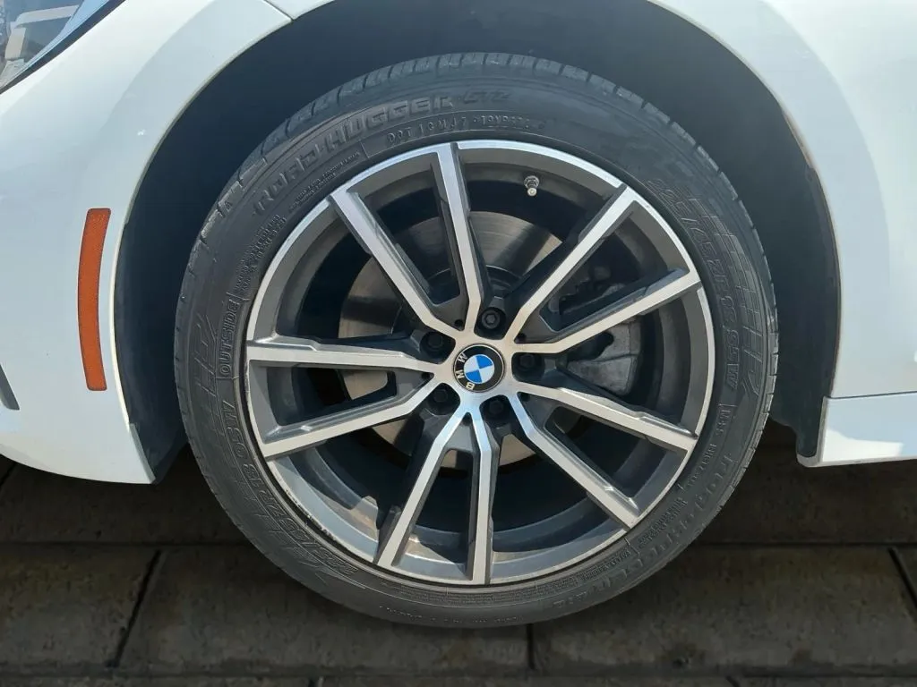 BMW 3 Series photo 26