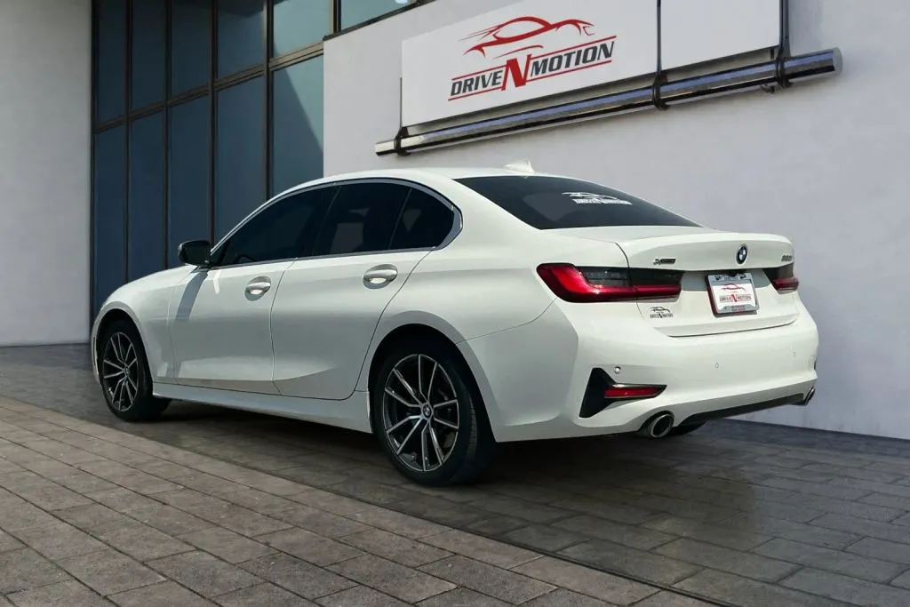 BMW 3 Series photo 6