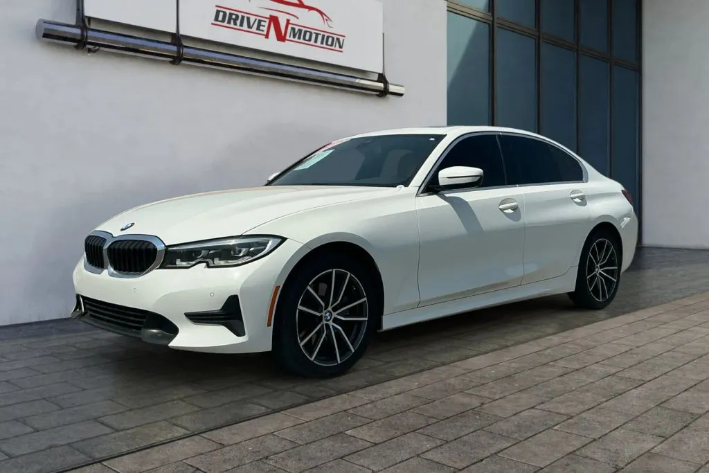 BMW 3 Series photo 7