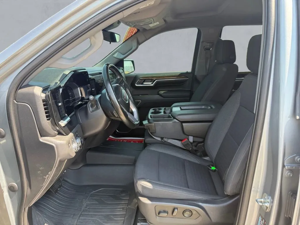 GMC Sierra photo 12