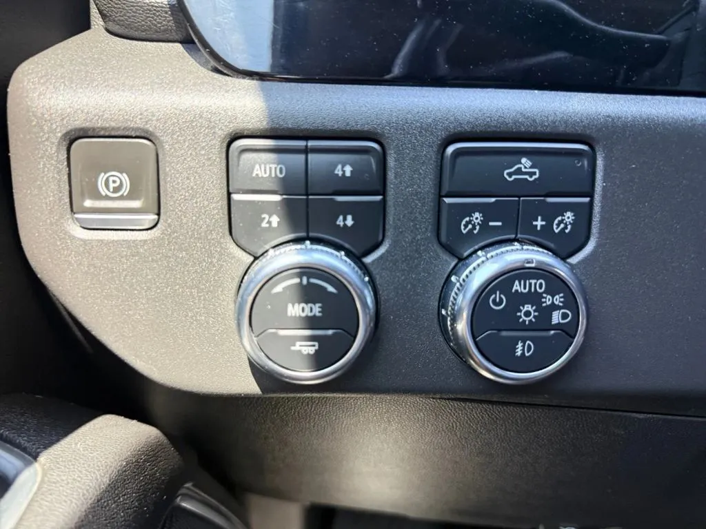 GMC Sierra photo 36