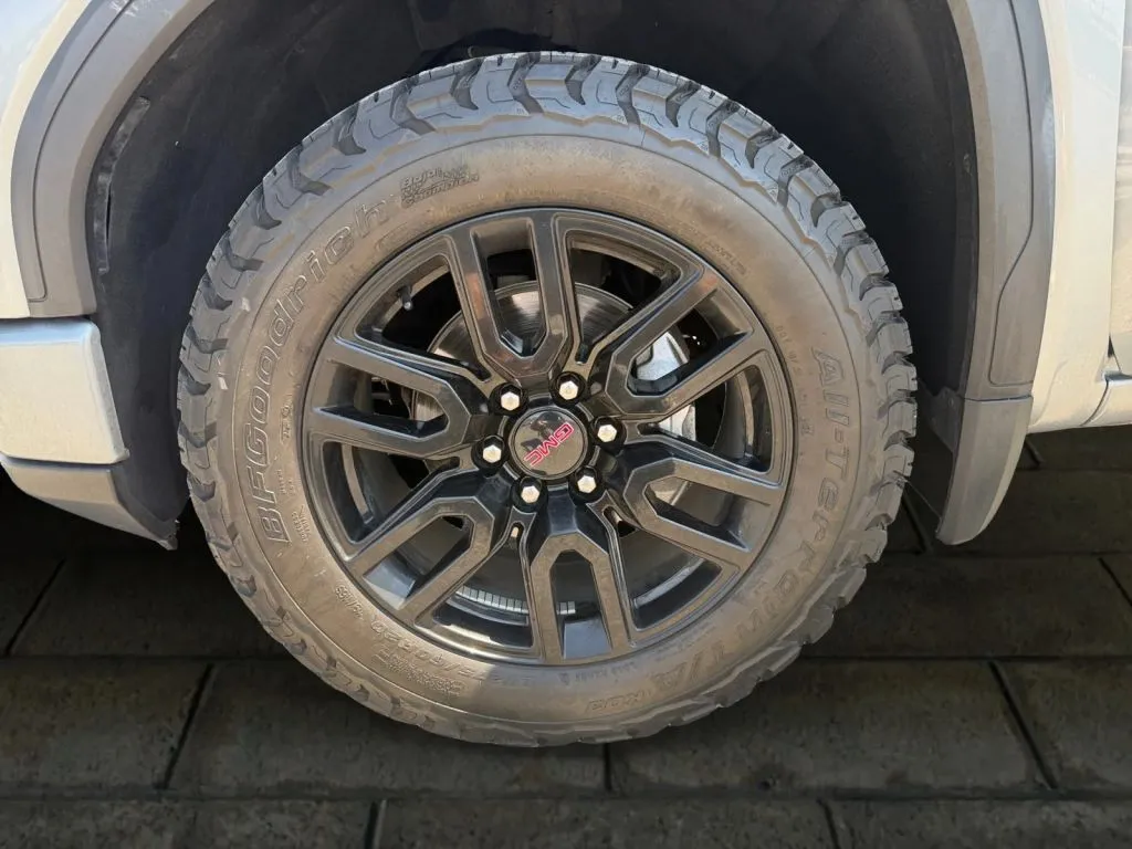 GMC Sierra photo 25