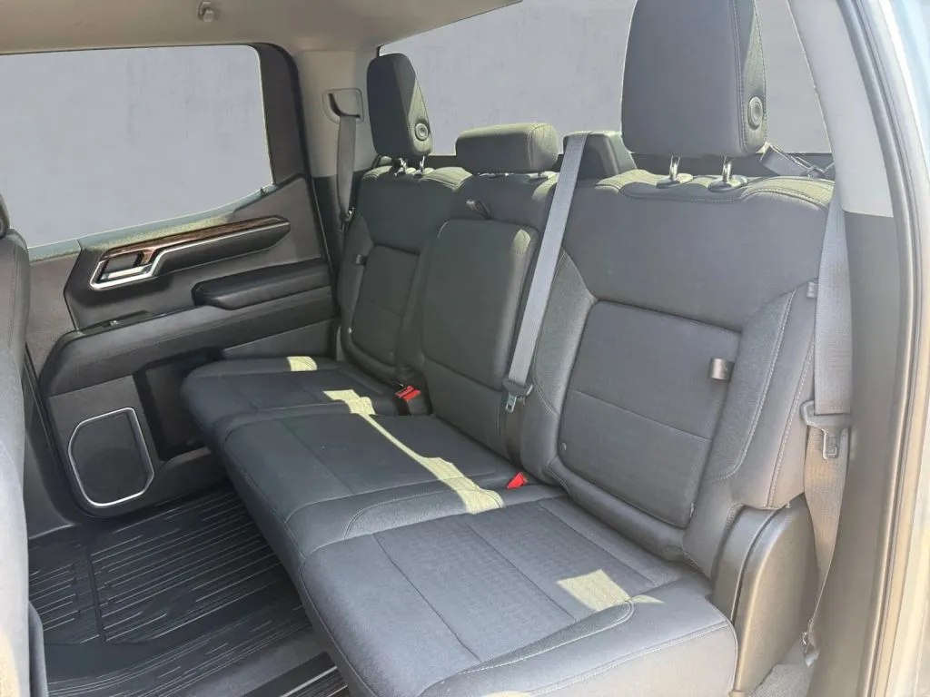 GMC Sierra photo 15