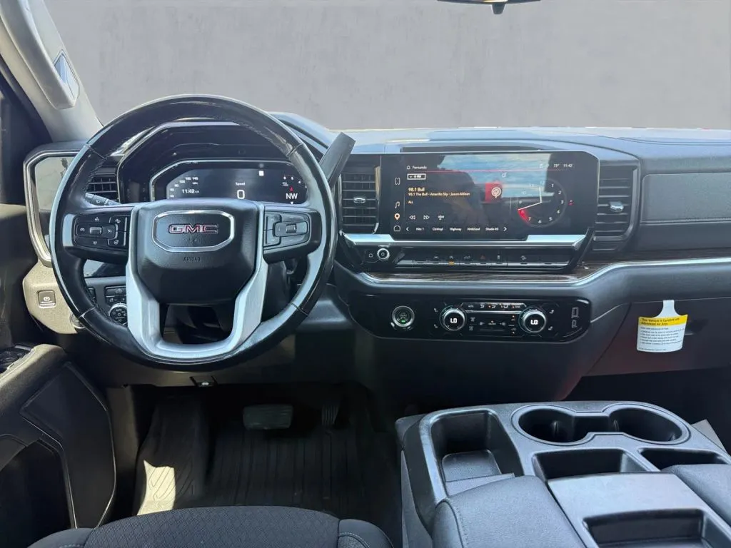 GMC Sierra photo 16