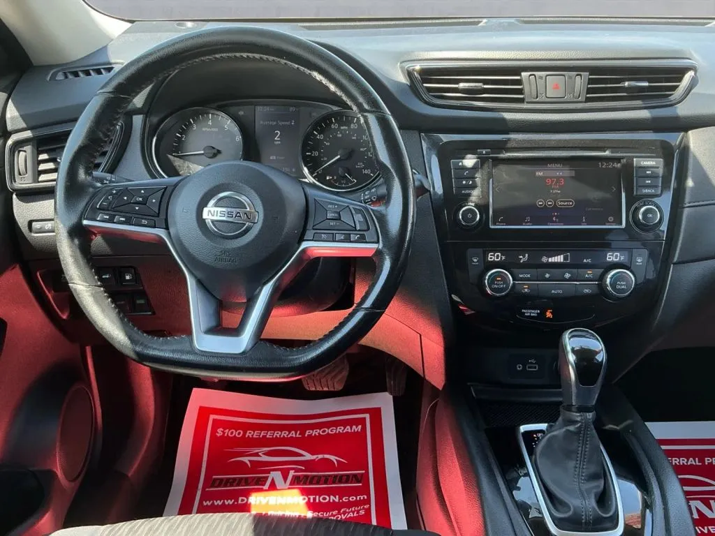Nissan Rogue photo 14