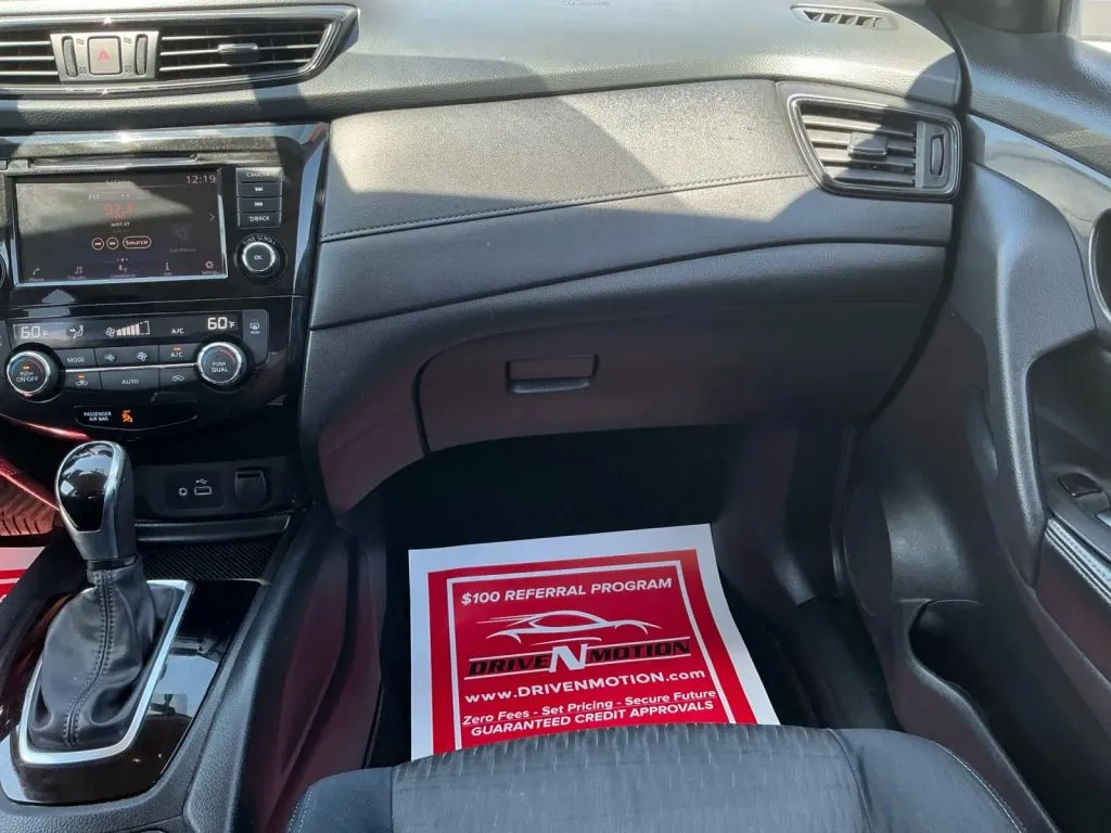 Nissan Rogue photo 19