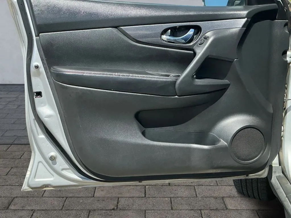 Nissan Rogue photo 8