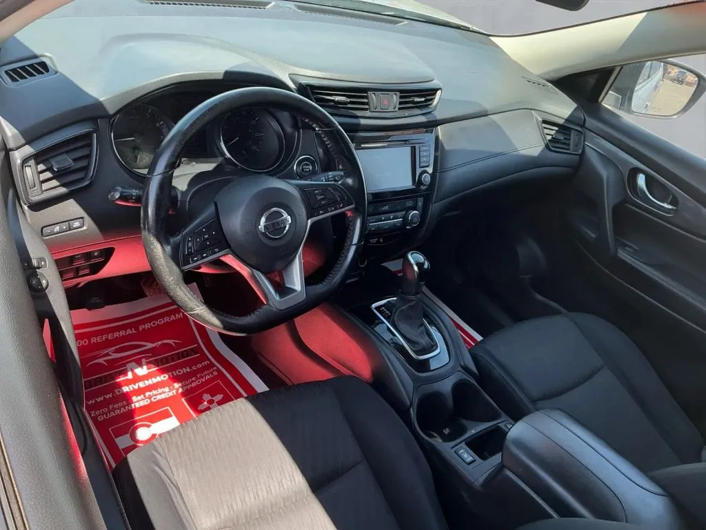 Nissan Rogue photo 11