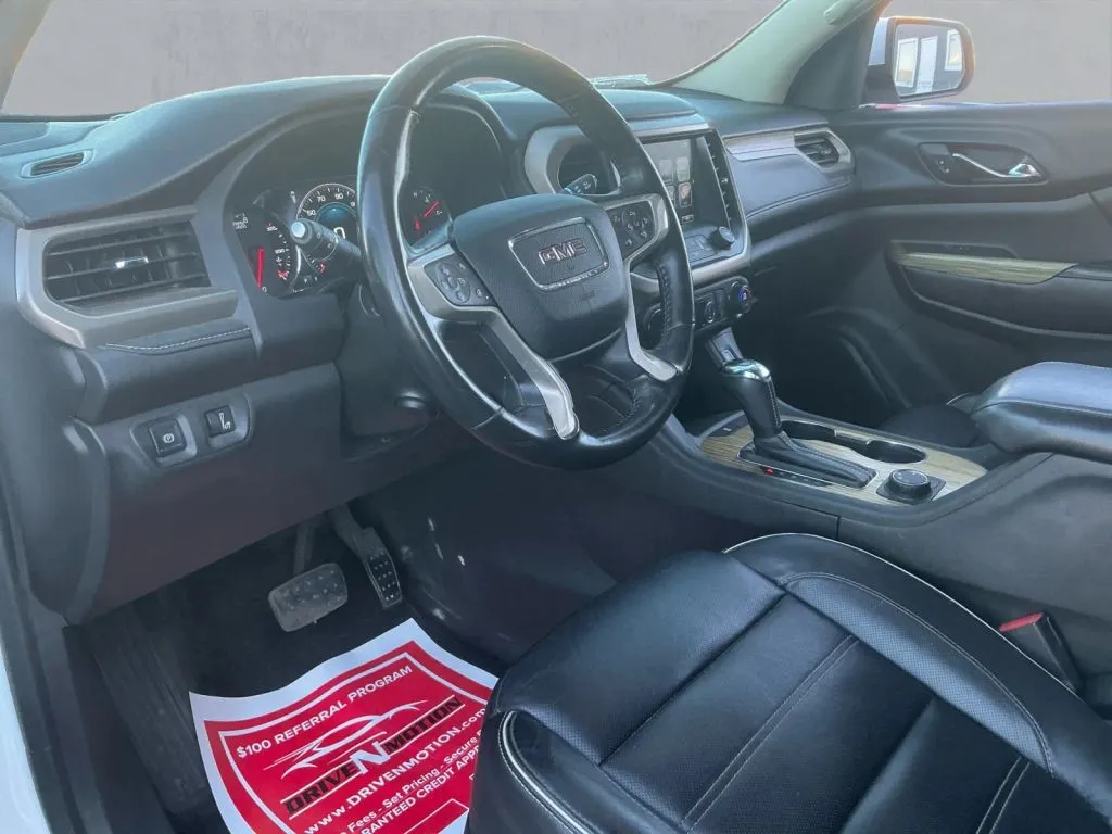 GMC Acadia photo 13