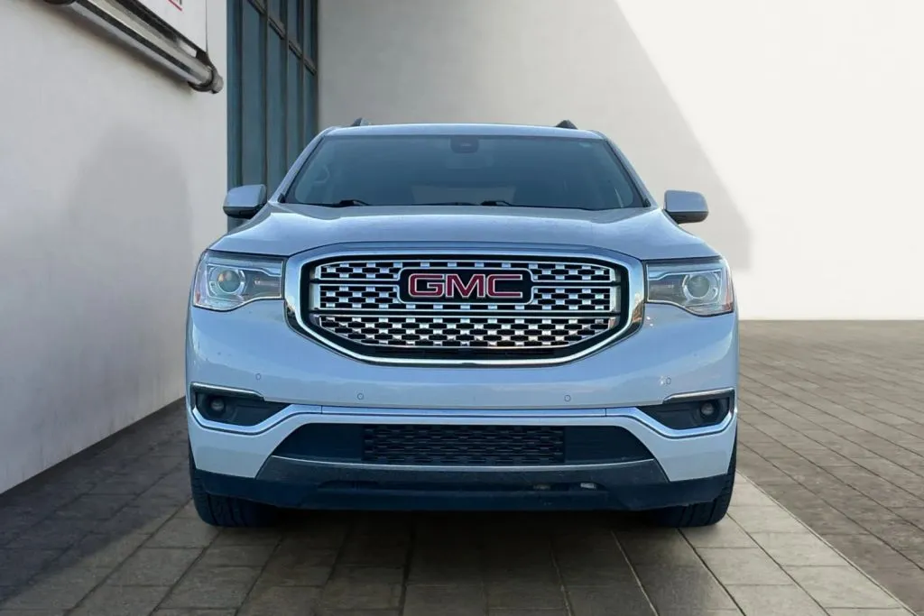 GMC Acadia photo 8