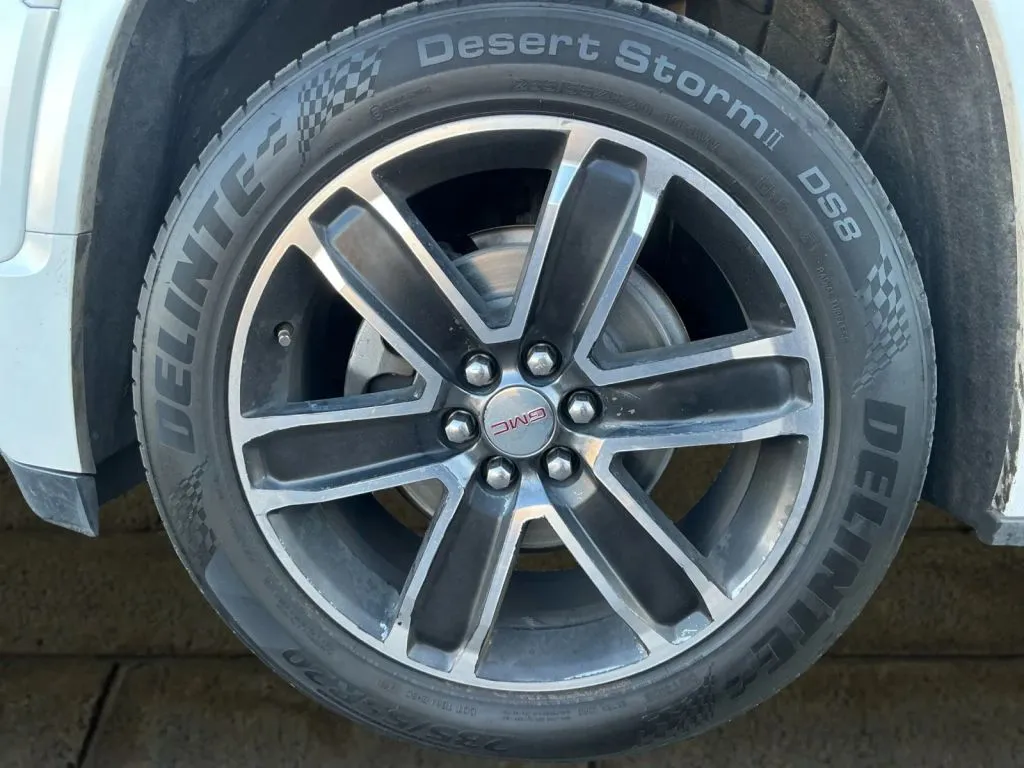 GMC Acadia photo 24