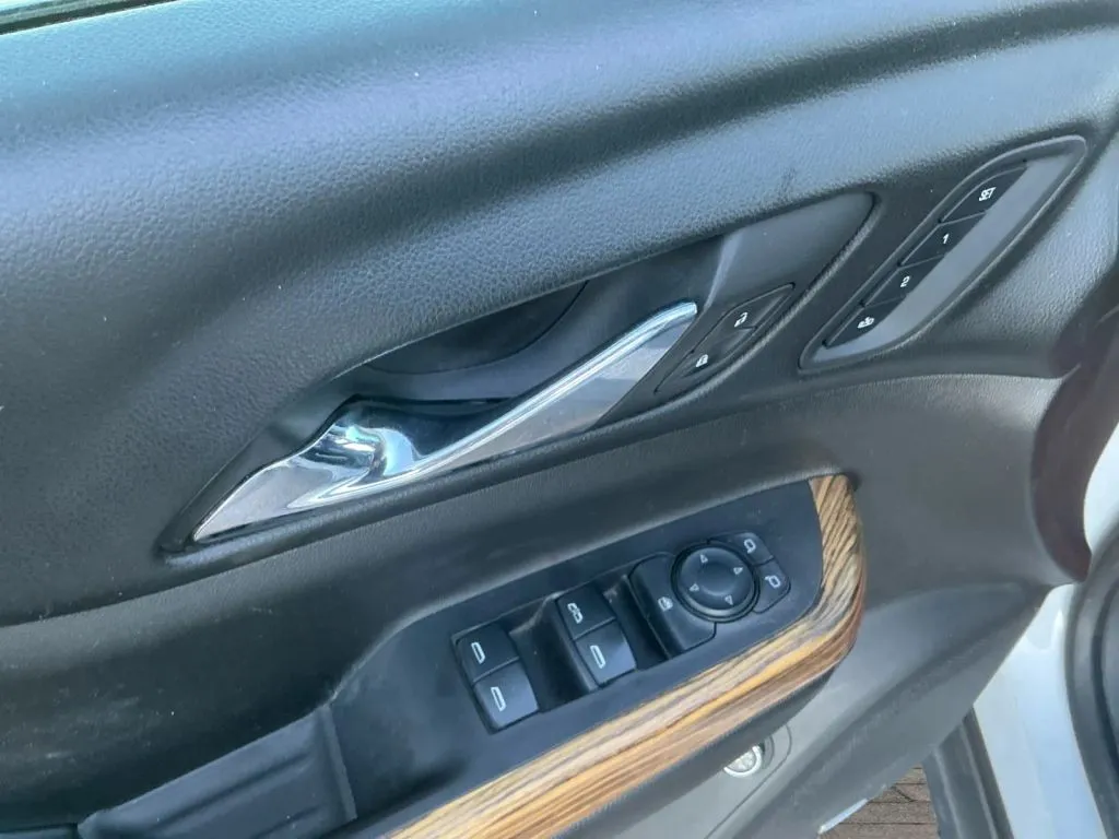 GMC Acadia photo 11