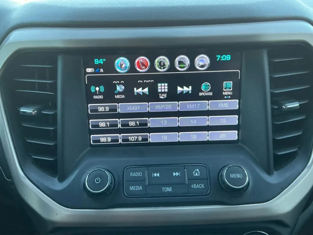 GMC Acadia photo 28