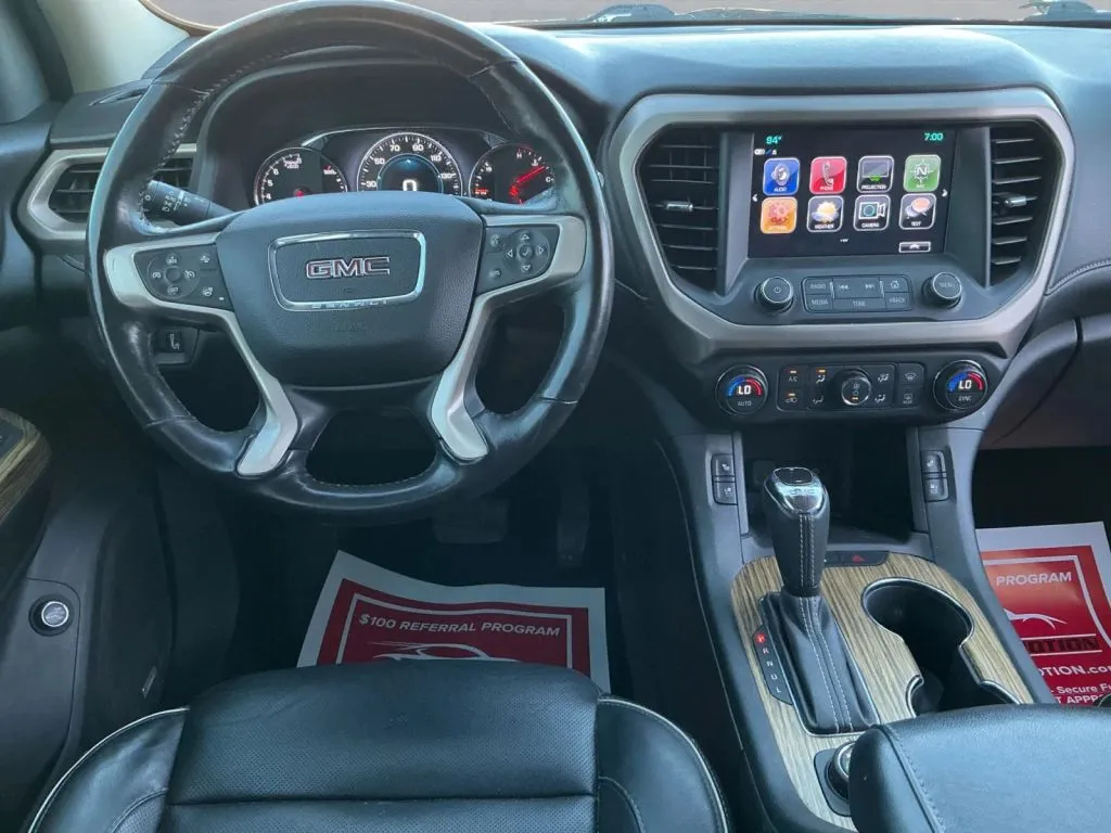 GMC Acadia photo 16