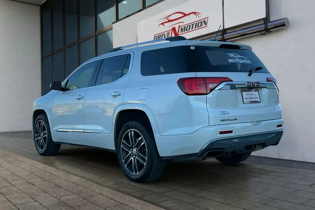 GMC Acadia photo 6