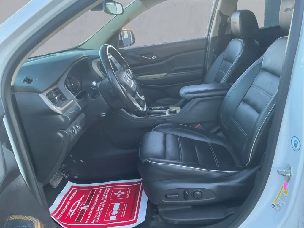 GMC Acadia photo 12