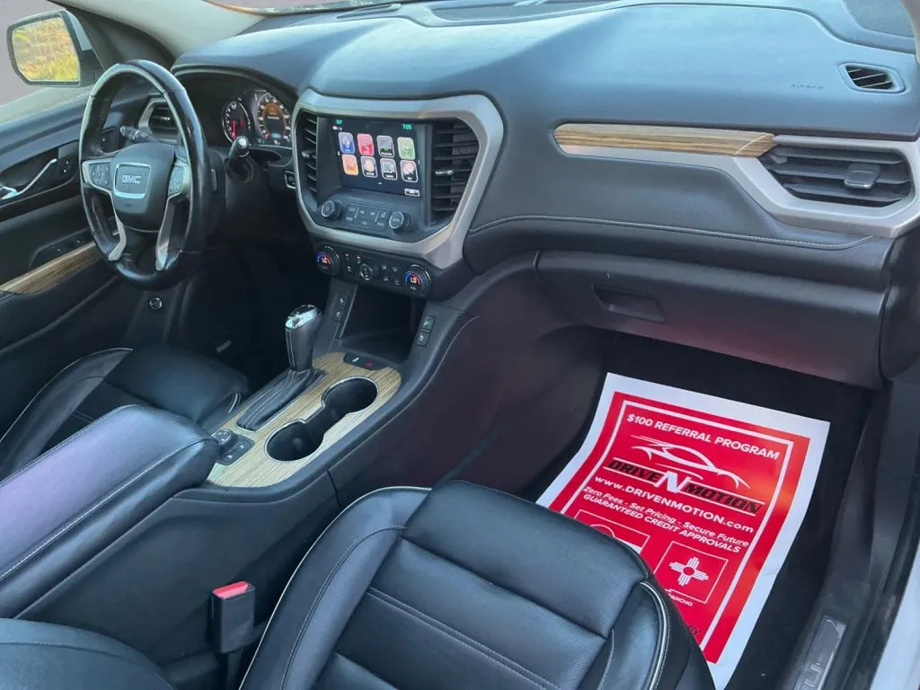 GMC Acadia photo 21