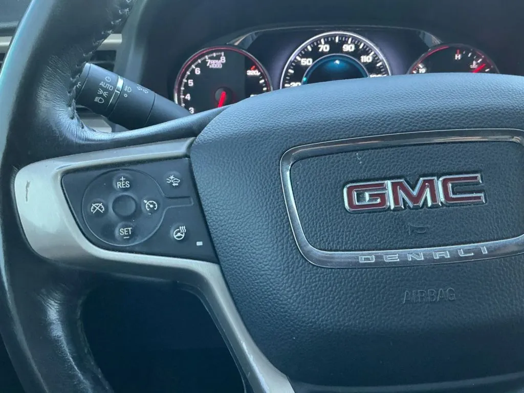 GMC Acadia photo 26