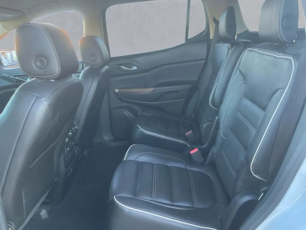 GMC Acadia photo 14