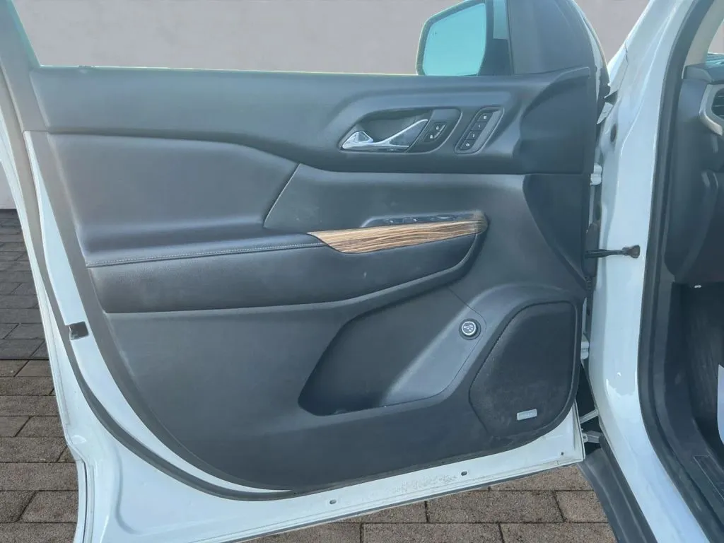 GMC Acadia photo 10