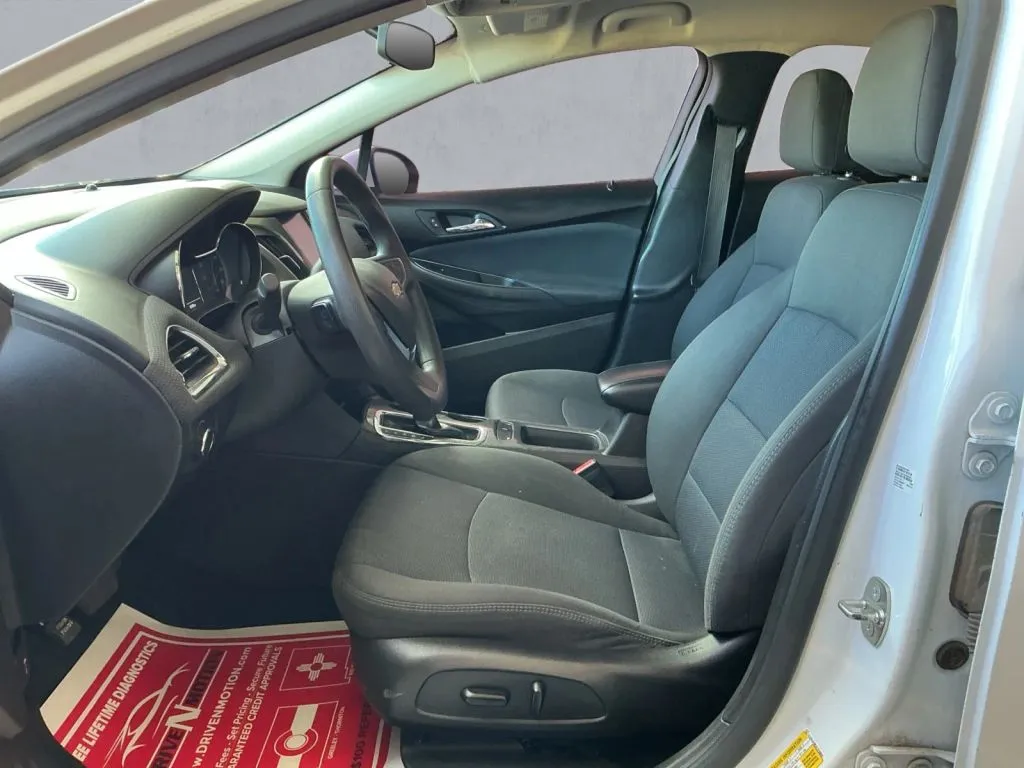 Chevrolet Cruze photo 11