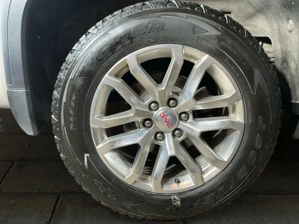 GMC Sierra photo 12