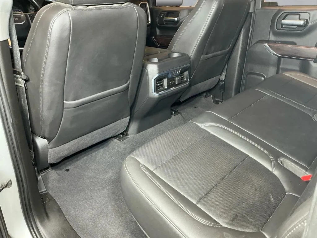 GMC Sierra photo 11