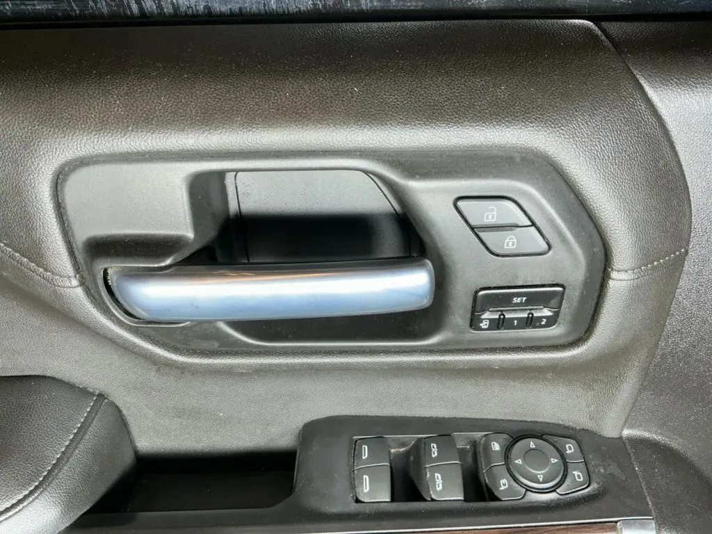 More photos of 2020 GMC Sierra 1500 Crew Cab SLT Pickup 4D 5 3/4 ft at Drive N-Motion Rio Rancho, NM