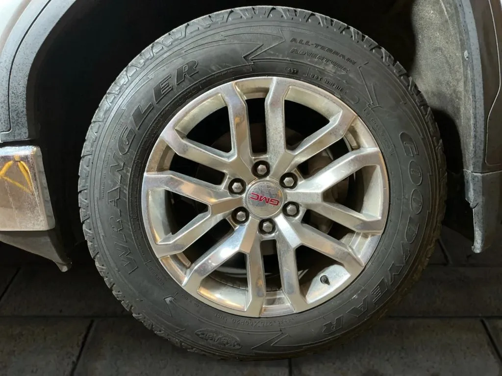 GMC Sierra photo 17