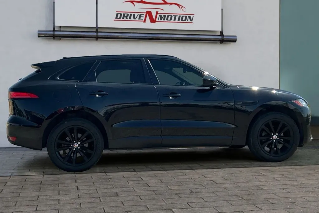 Another view of 2018 Jaguar F-PACE 25t Prestige Sport Utility 4D for sale in Rio Rancho, NM at Drive N-Motion Rio Rancho