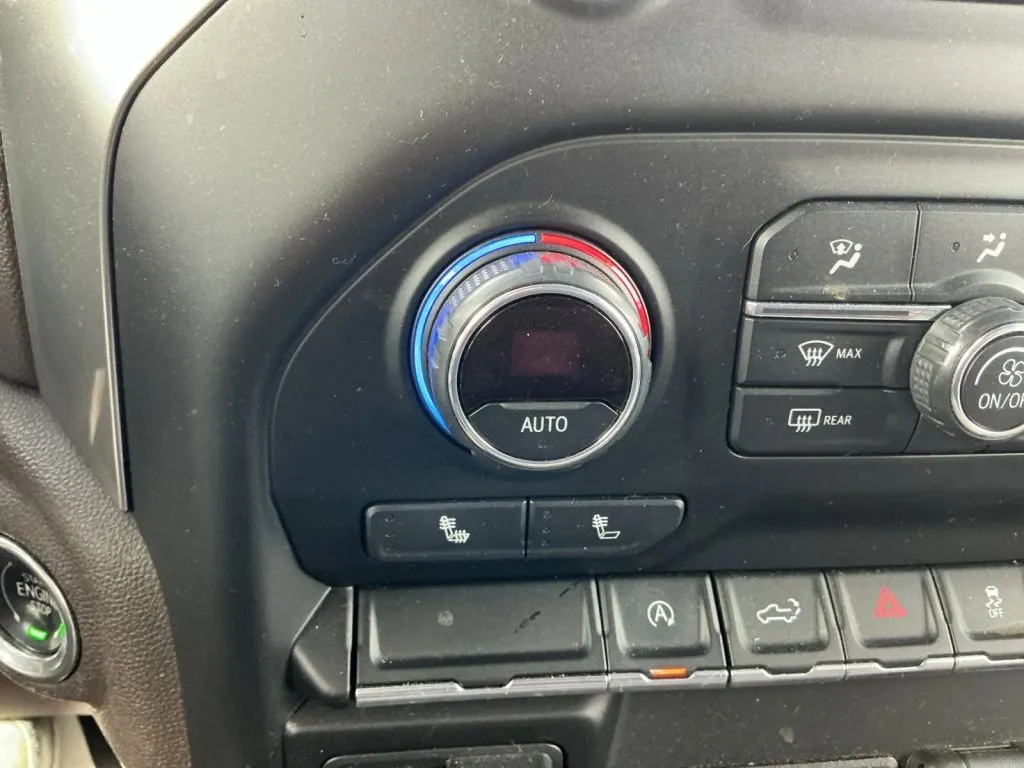 Chevrolet Silverado photo 32