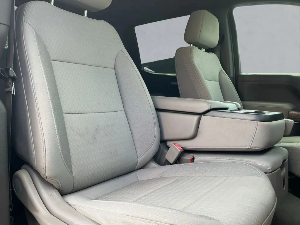 Chevrolet Silverado photo 22