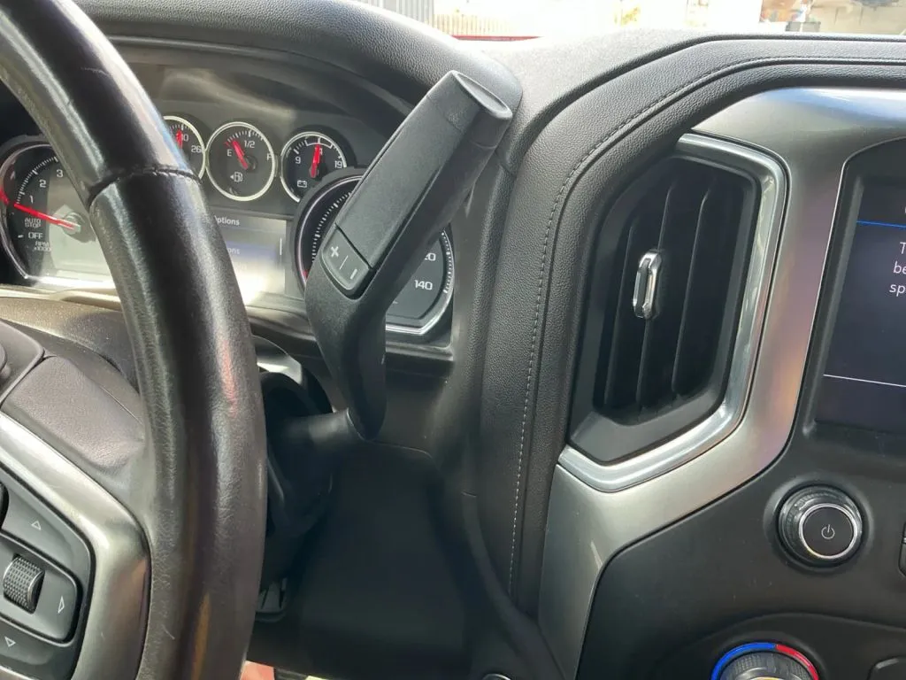 Chevrolet Silverado photo 34