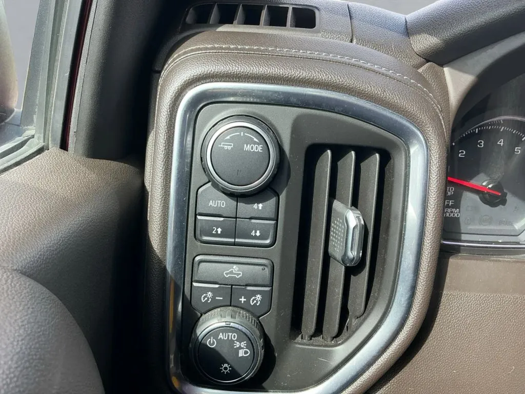 Chevrolet Silverado photo 25