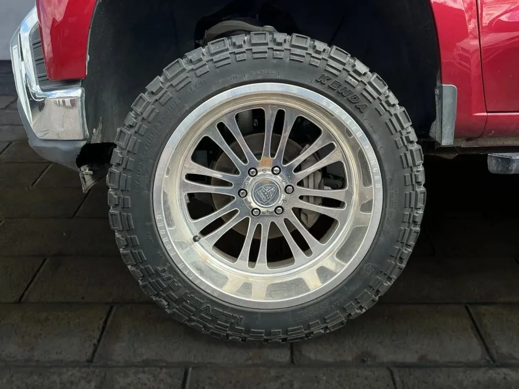 Chevrolet Silverado photo 24
