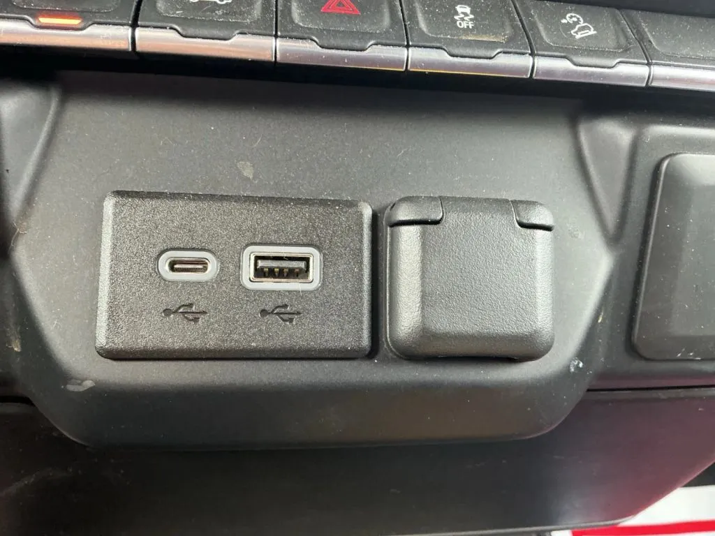 Chevrolet Silverado photo 37