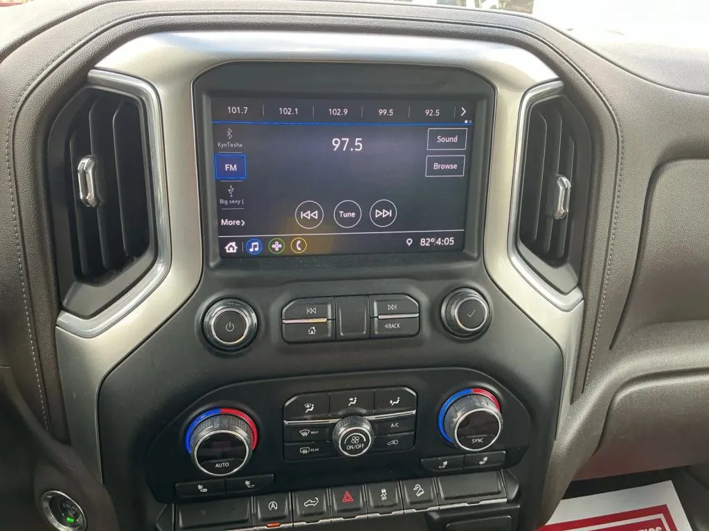 Chevrolet Silverado photo 29