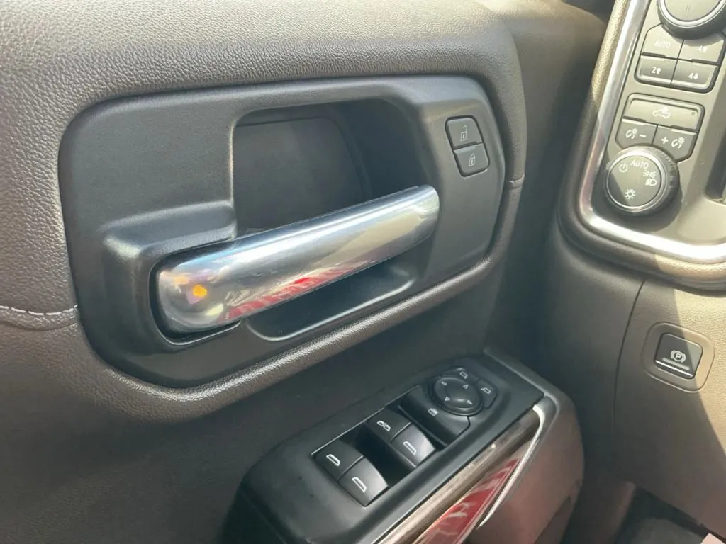 Chevrolet Silverado photo 11