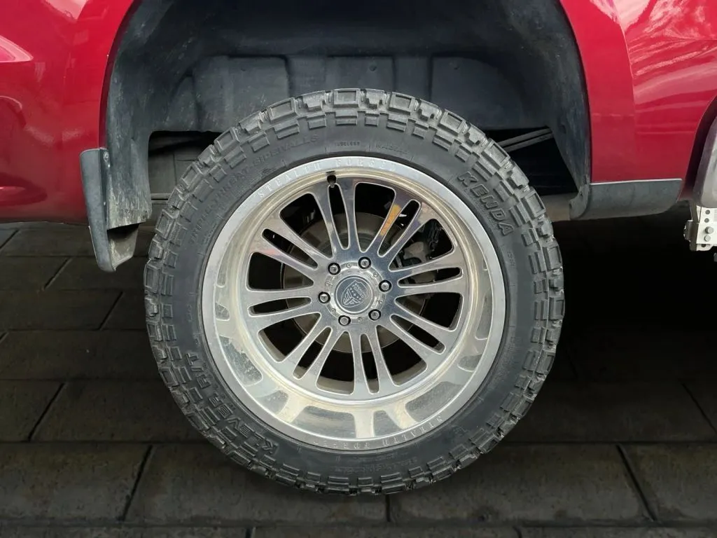 Chevrolet Silverado photo 18