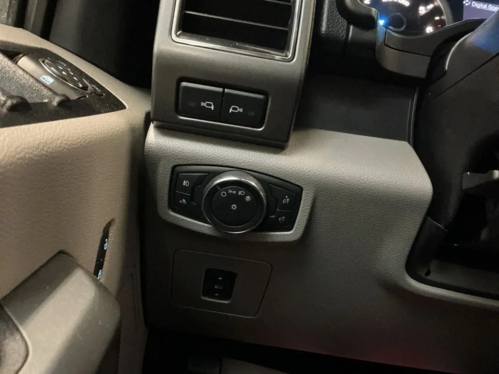 Ford F-150 photo 30